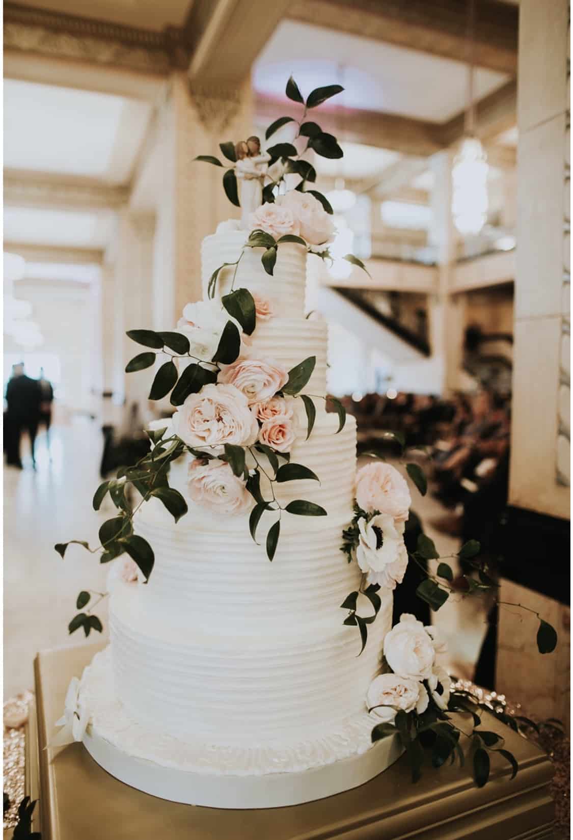 McCall cake wedding cake with flowers